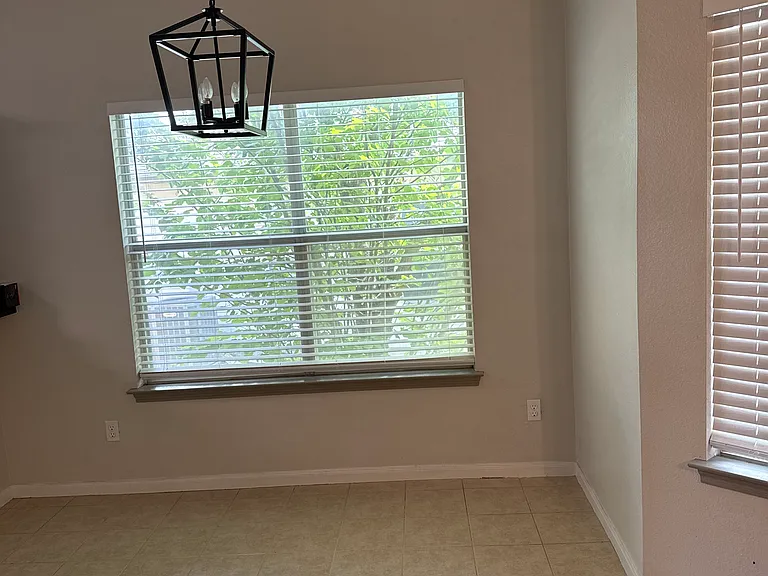 2827 Southampton Way #B — Photo 9