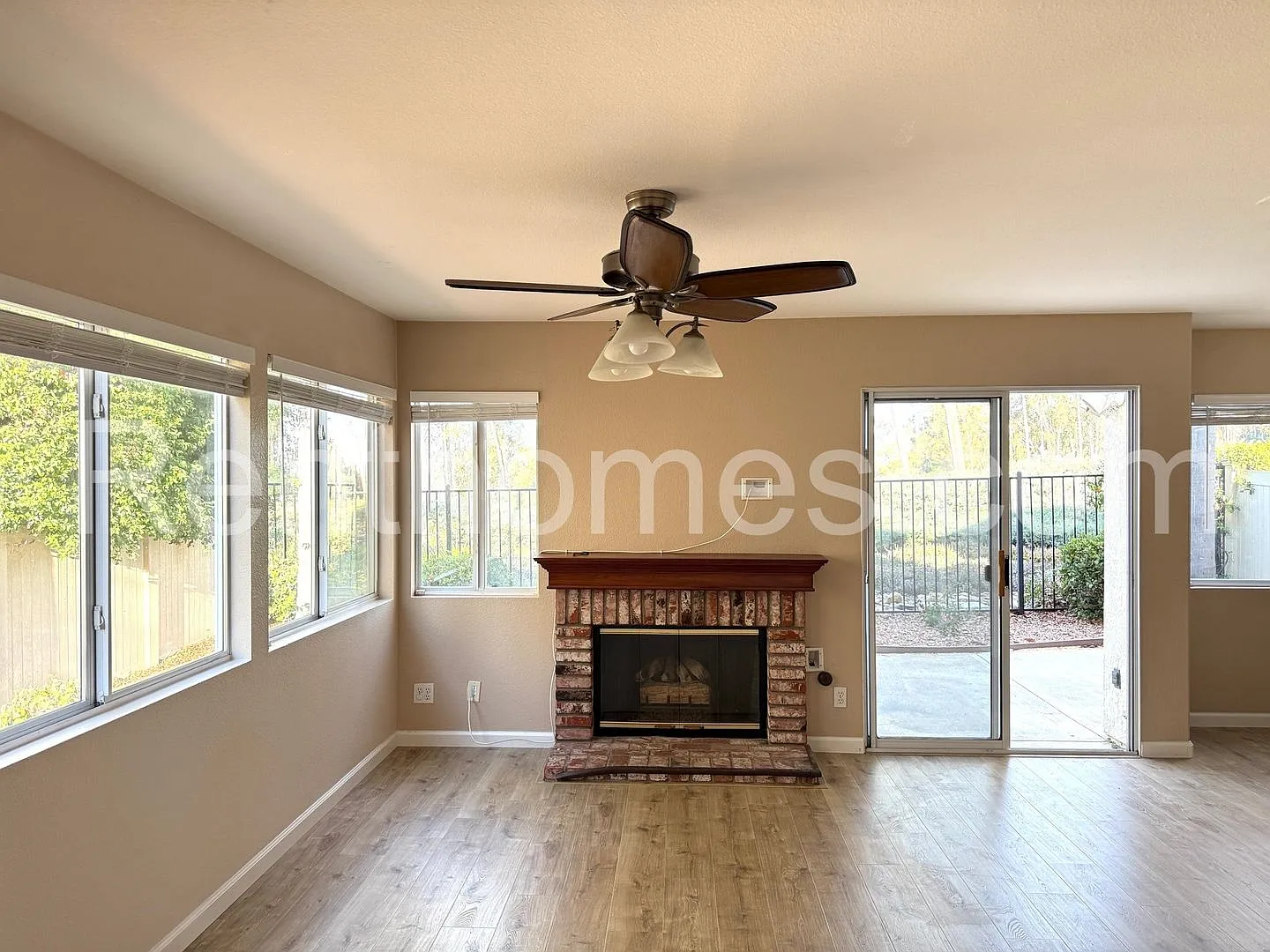 Scripps Ranch, 10886 Caminito Colorado, Granite Counters, AC, Fplc, Views, 2 Car Garage. — Photo 4