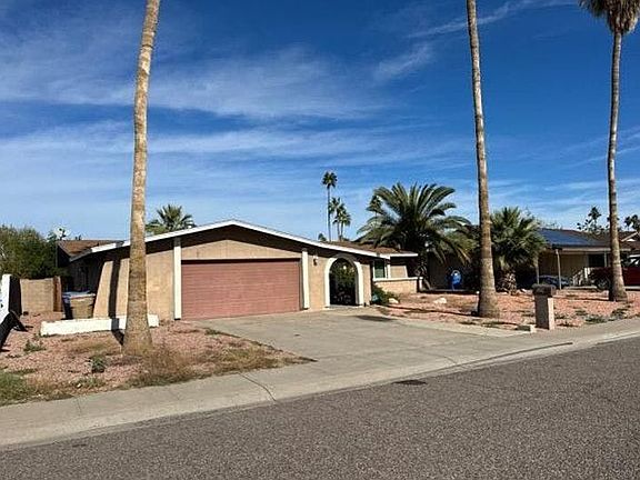 3rd image of 4742 W Paradise Dr