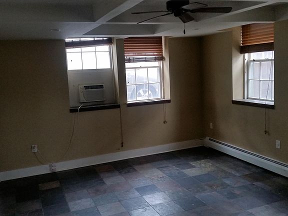 4th image of 932 E College St #10464988