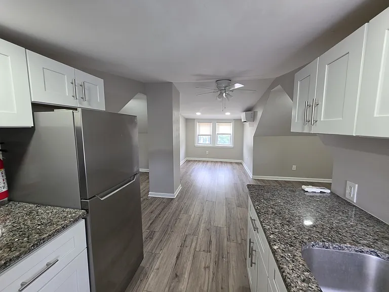 800 N Grove Ave #B — Photo 4