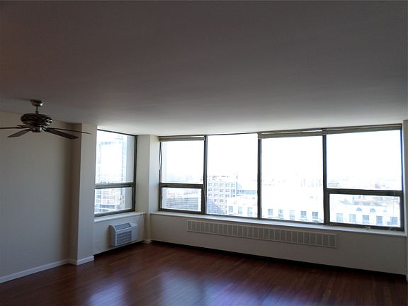 4th image of 1255 N Sandburg Ter #2207E