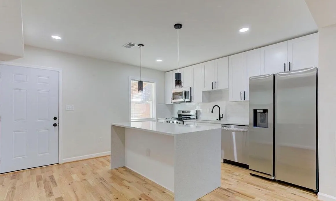 3 bed, 2.5 bath, 1088 sqft, $2,150 — Photo 1