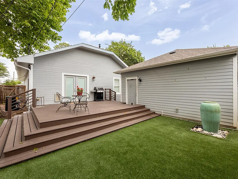 1120 Winston St — Photo 5