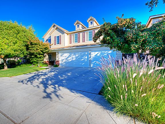 2nd image of 2552 E Pryor Dr