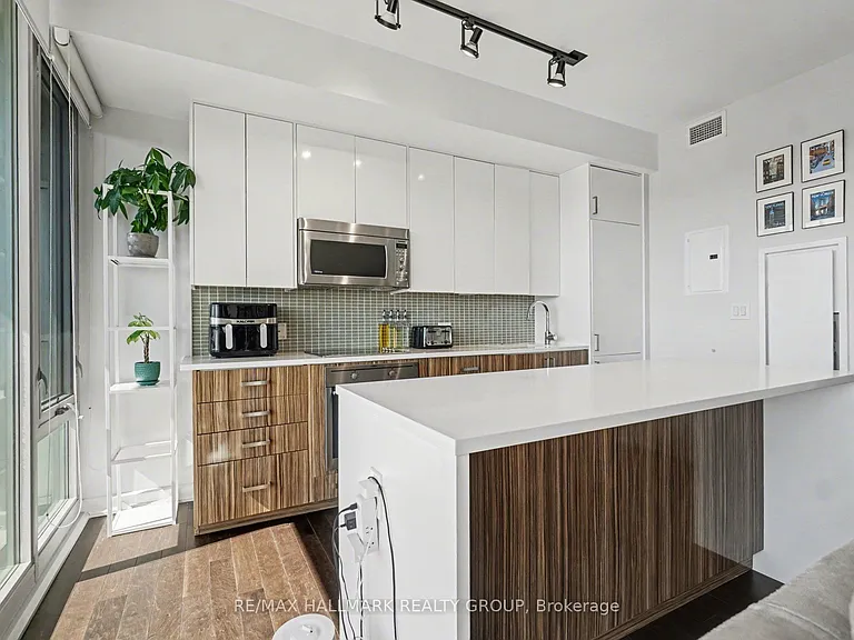 300 Lisgar St #1208 — Photo 4