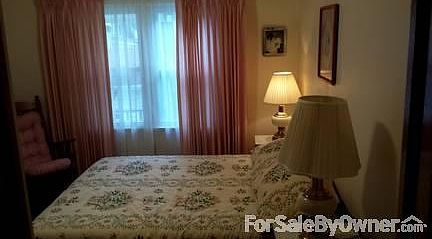 Master Bedroom
						:
						Oak hardwood floor, w/large double windows and closet.
