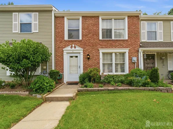 11 Aspen Ct, Monmouth Junction, NJ 08852