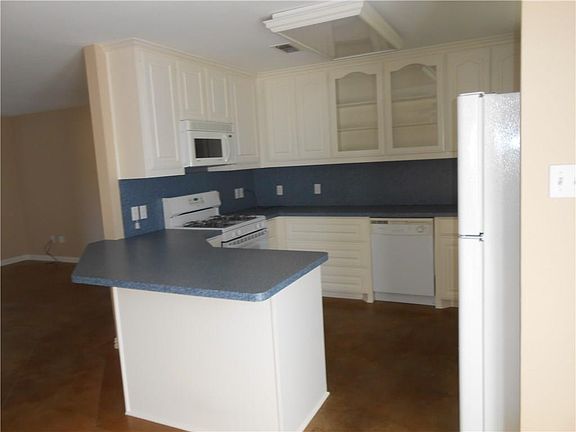 5th image of 511 Jouette St