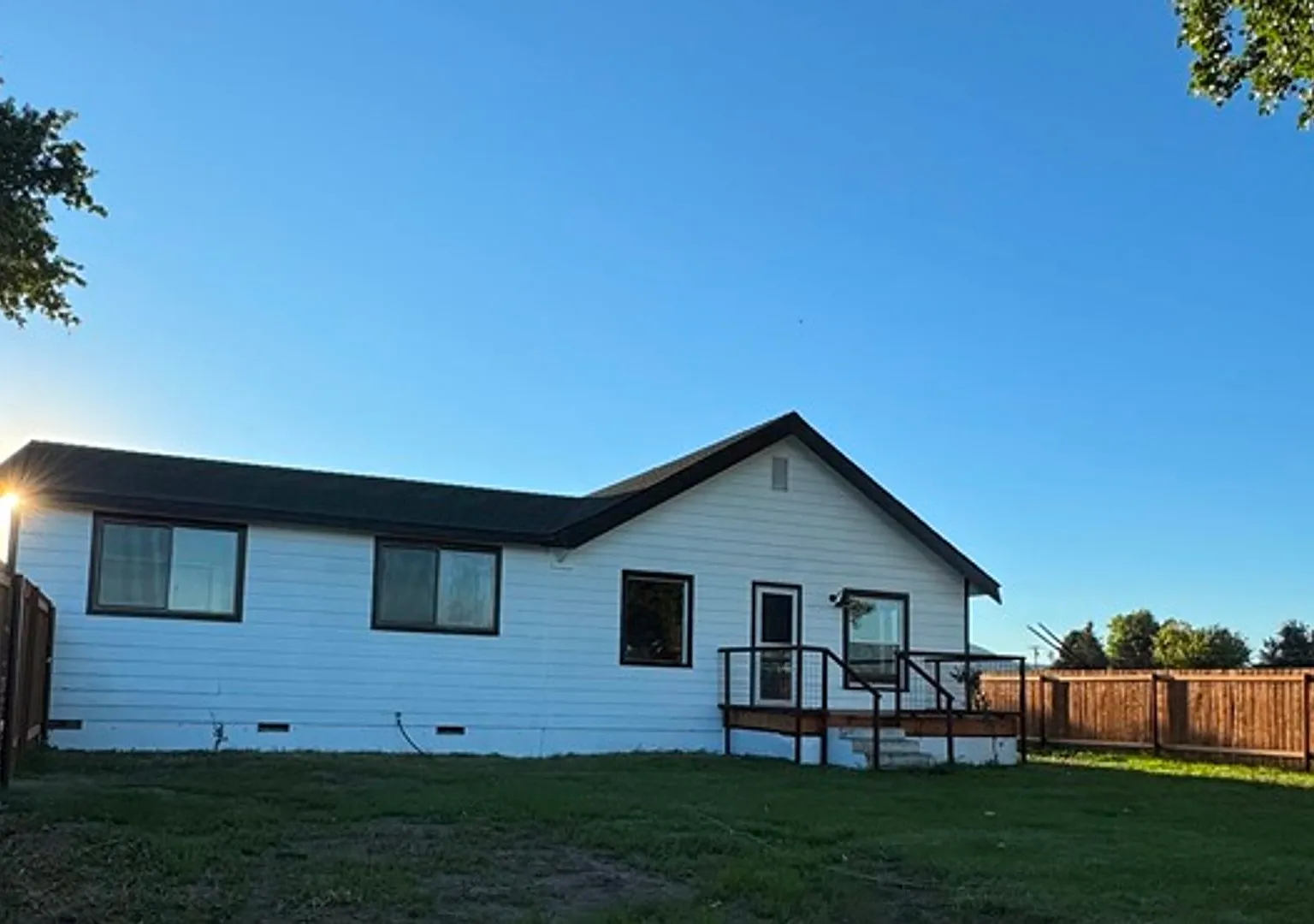 4 Bedroom House in Henley School District — Photo 1