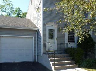 105 Sunrise Cir #105, Windsor, CT 06095