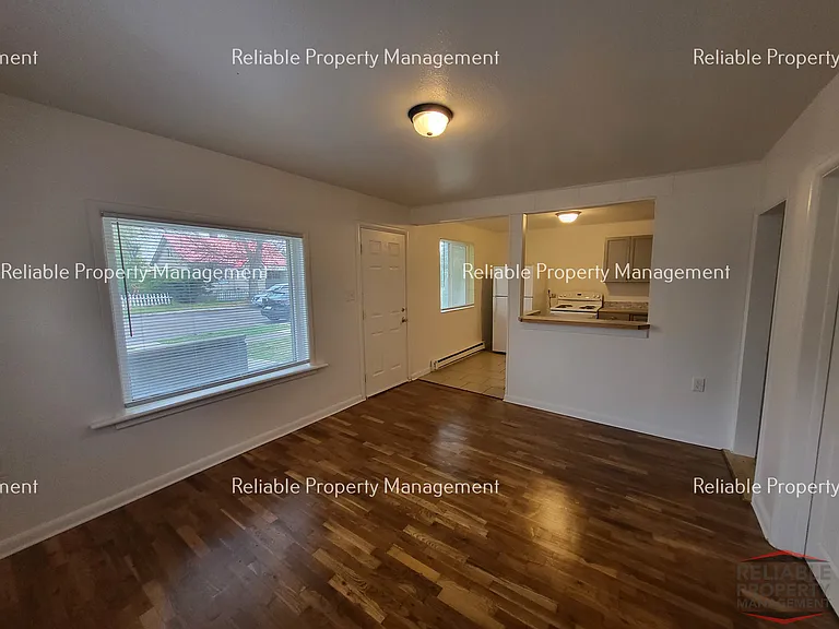 674 N Water Ave — Photo 4