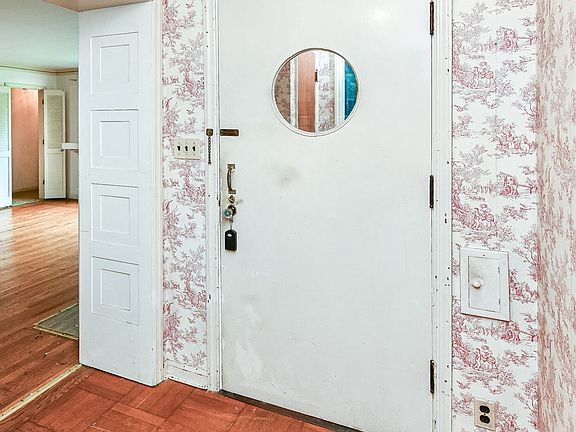 4th image of 6021 Gladden Dr
