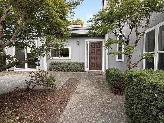 2nd image of 1932 Ascot Dr