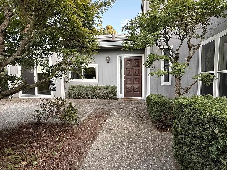 1932 Ascot Dr — Photo 2