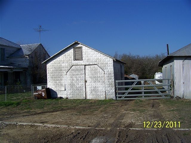 2nd image of 1890 County Road 381