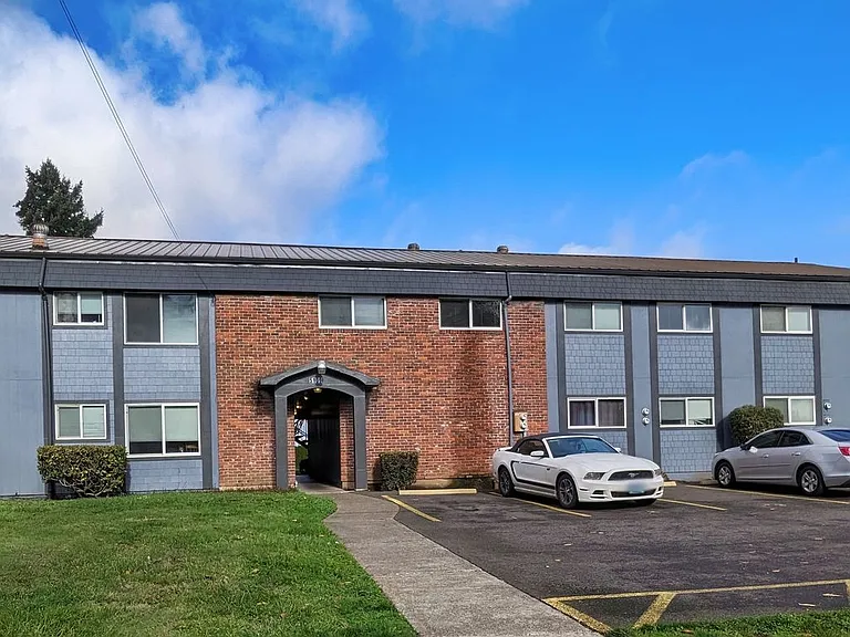 Cully Park Apartments — Photo 19