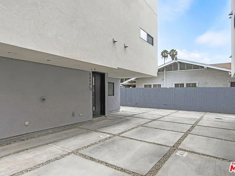 5456 1/2 Barton Ave — Photo 2