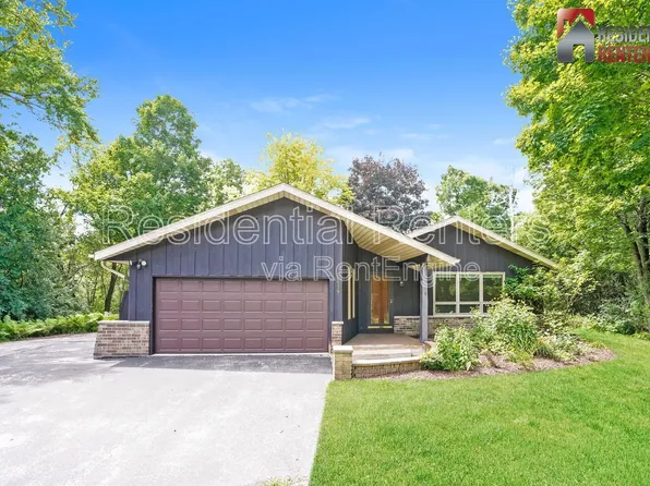 11539 N Parkview Dr, Mequon, WI 53092