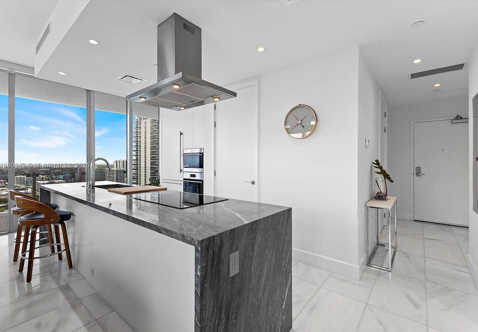 2 bed, 2.0 bath, 955 sqft, $8,500 — Photo 2