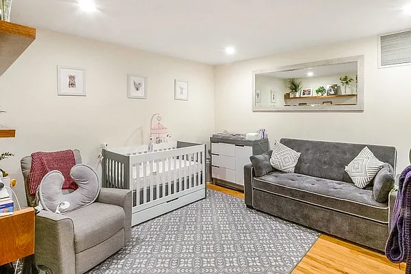 Sold by Living New York | media 11