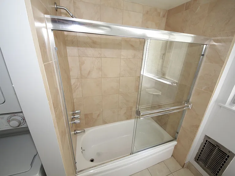 The Royalton Apartments — Photo 9