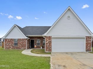 2125 Irma Cir, Ocean Springs, MS 39564