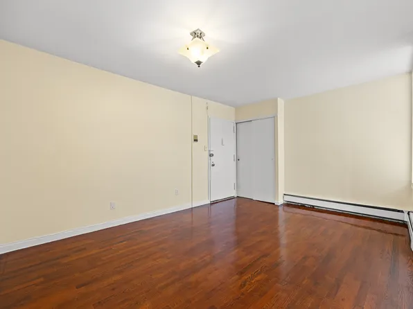 14-23 31st Avenue image 10 of 21