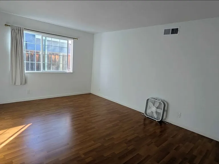 395 Greenpark Way — Photo 3