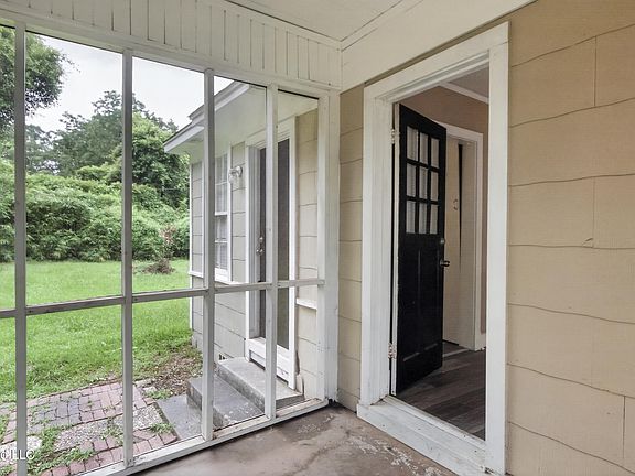 3rd image of 4894 Sheridan Dr