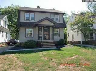 2207 Barrington Rd, University Heights, OH 44118