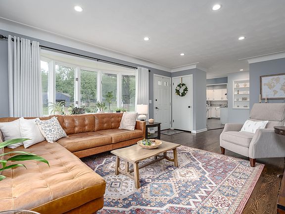 4th image of 426 Larkspur Ave