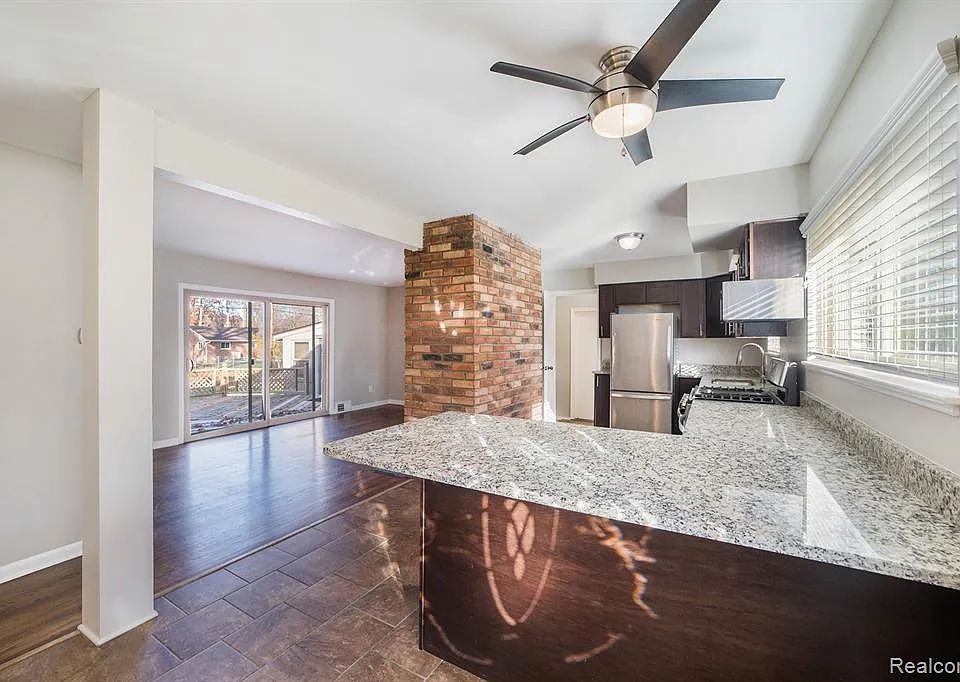5935 Chickadee Ln