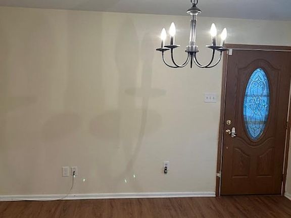 3rd image of 9809 Wistaria St Floor 1