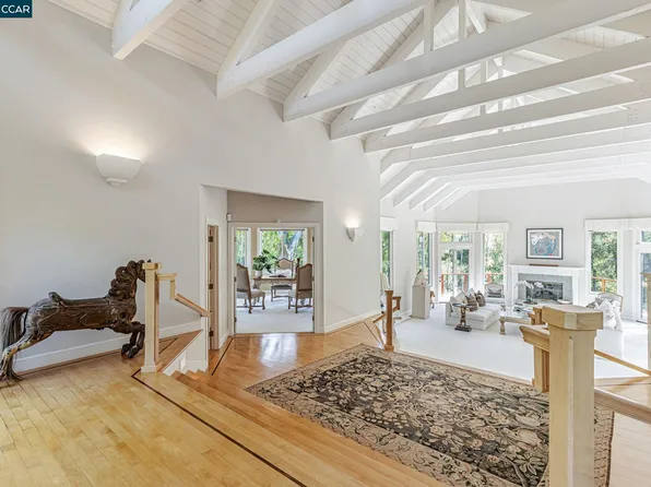 4 Julianna Ct, Moraga, CA 94556