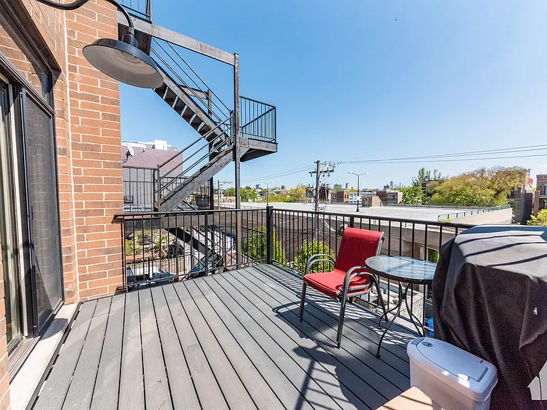1133 W Addison St #3 — Photo 21