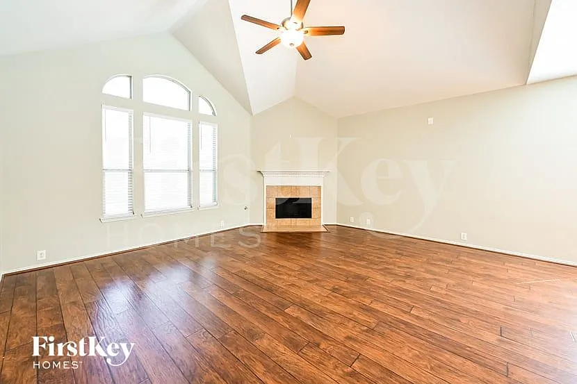5 bed, 3.0 bath, 3248 sqft, $2,875 — Photo 4