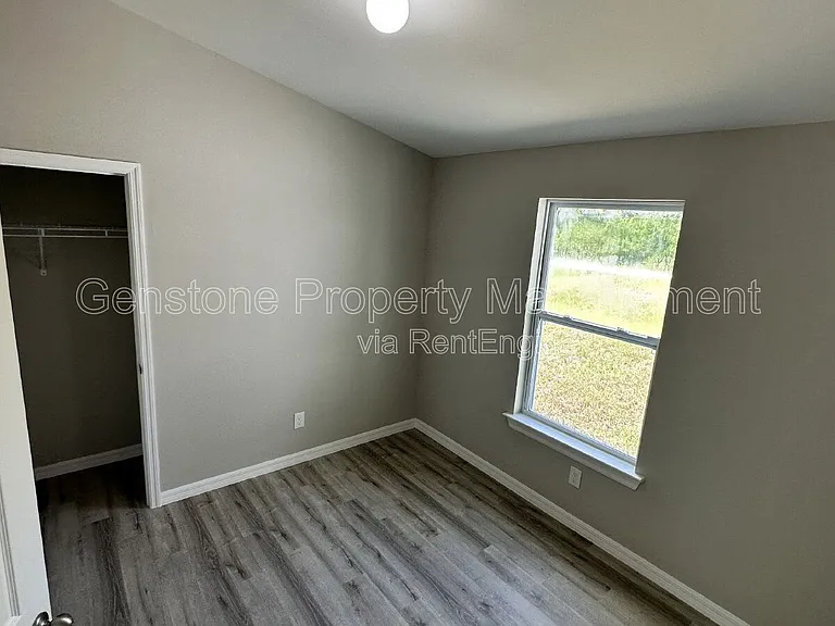 327 Lester Ave S — Photo 5