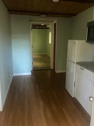 1012 Sylvia Way — Photo 4