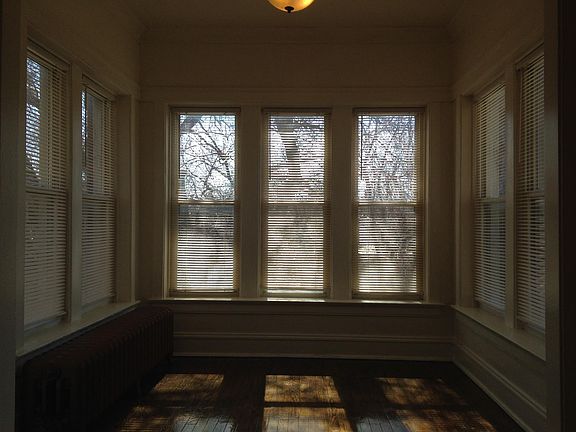 3rd image of 1338 W Winona St #3