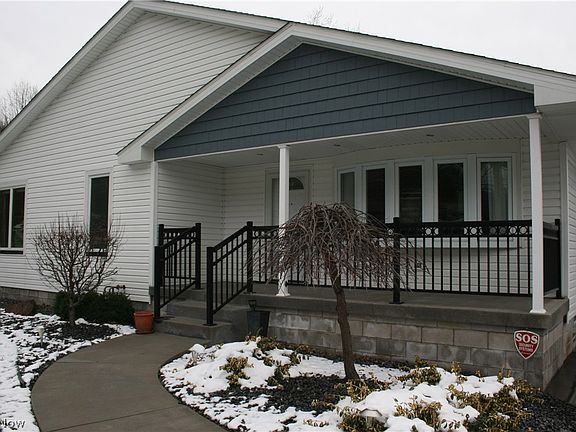 3rd image of 75 Skyline Dr