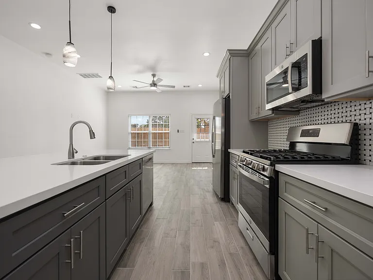 4406 Sterling St — Photo 1
