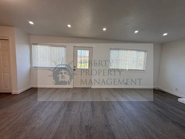 2 bed, 879 sqft, $1,450 — Photo 4
