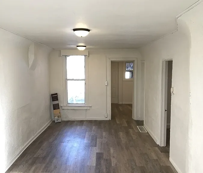 4718 N Josephine St — Photo 4