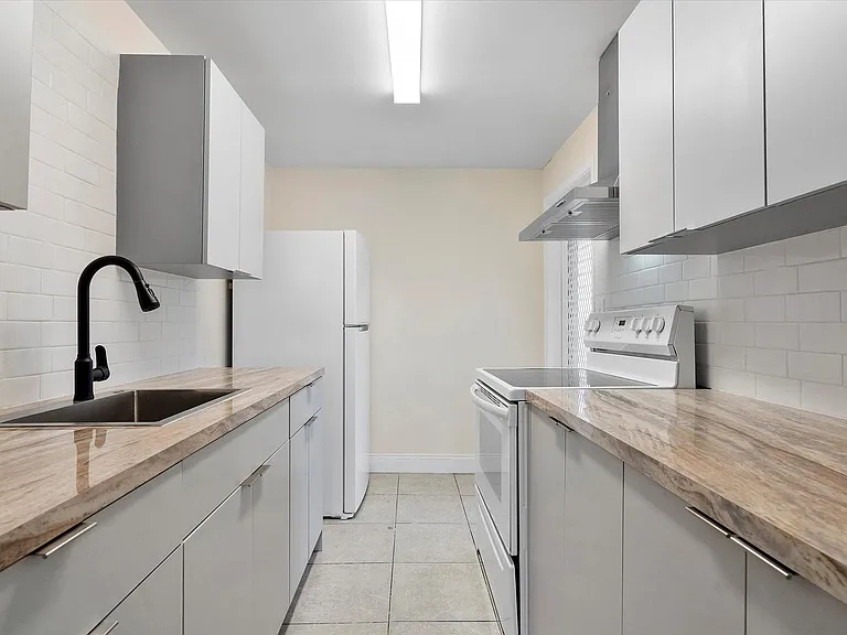 1715 N 16th Ave #102 — Photo 37