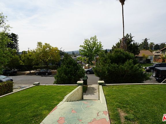5th image of 1464 Armadale Ave