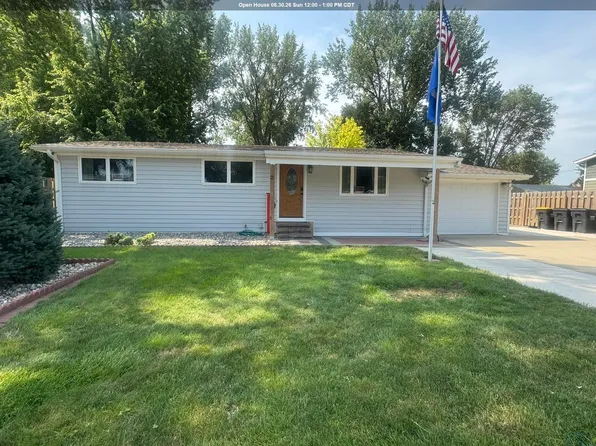 2 Alcoma Dr, McCook Lake, SD 57049