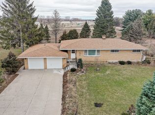 N1590 Daisy Dr, Genoa city, WI 53128