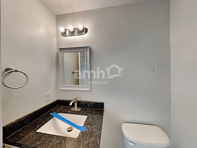 125 Simsbury Ct — Photo 10