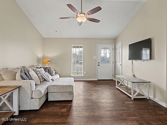 4th image of 6303 Oak Run Dr W